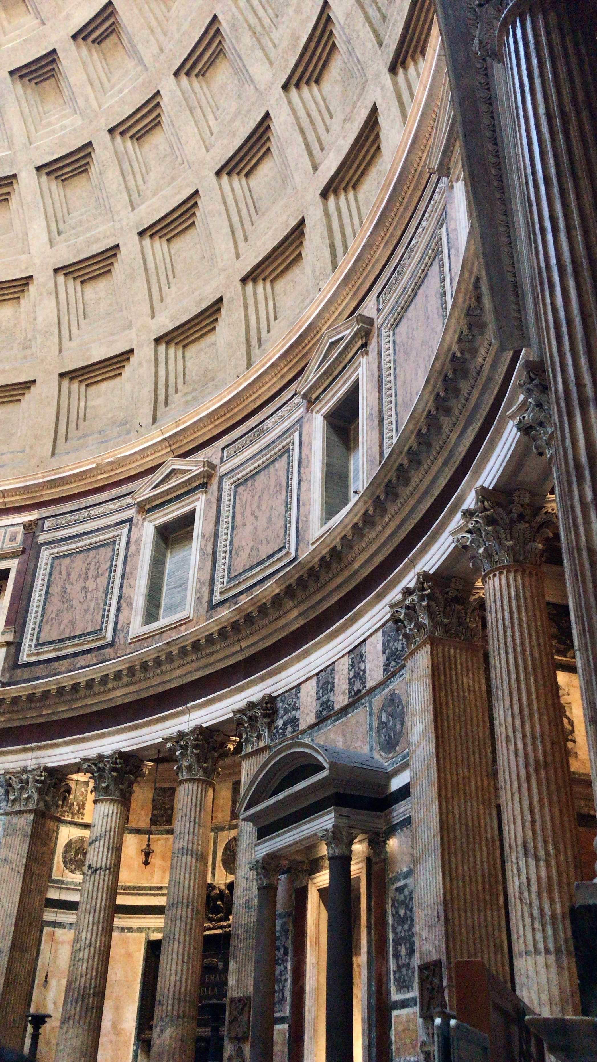 Pantheon Rome - columns architecture and roman ingenuity